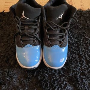 Nike Air Jordan Max Aura II - Size 7Y